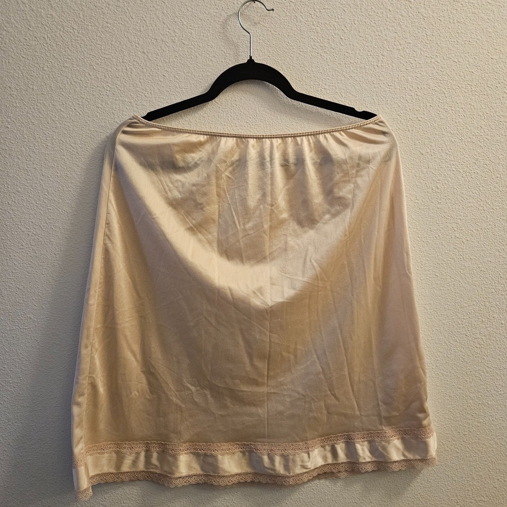 Women's L 30-32" Waist Vintage‎ Sears Doesn't Slip Nude/Beige Non-cling Lace